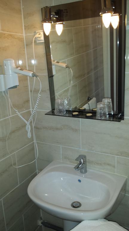 Grand Hotel De L'Etoile Courtenay  Phòng bức ảnh