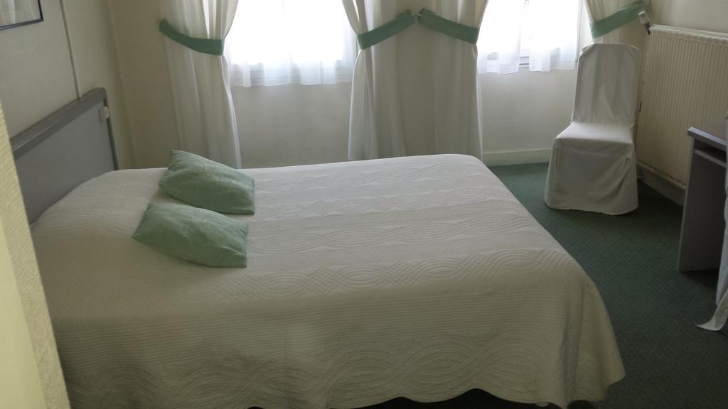 Grand Hotel De L'Etoile Courtenay  Phòng bức ảnh