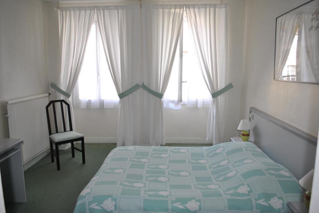 Grand Hotel De L'Etoile Courtenay  Phòng bức ảnh
